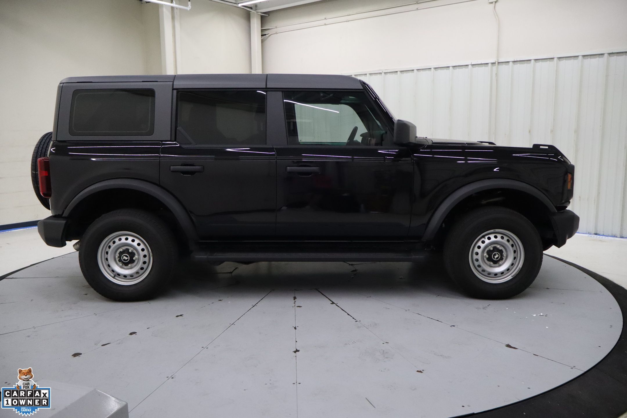 2025 Ford Bronco Base photo 2