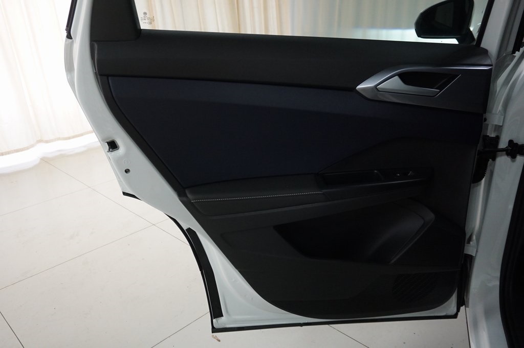 2025 Volkswagen Taos SEL photo 20