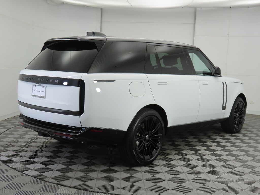 2025 Land Rover Range Rover SE photo 4
