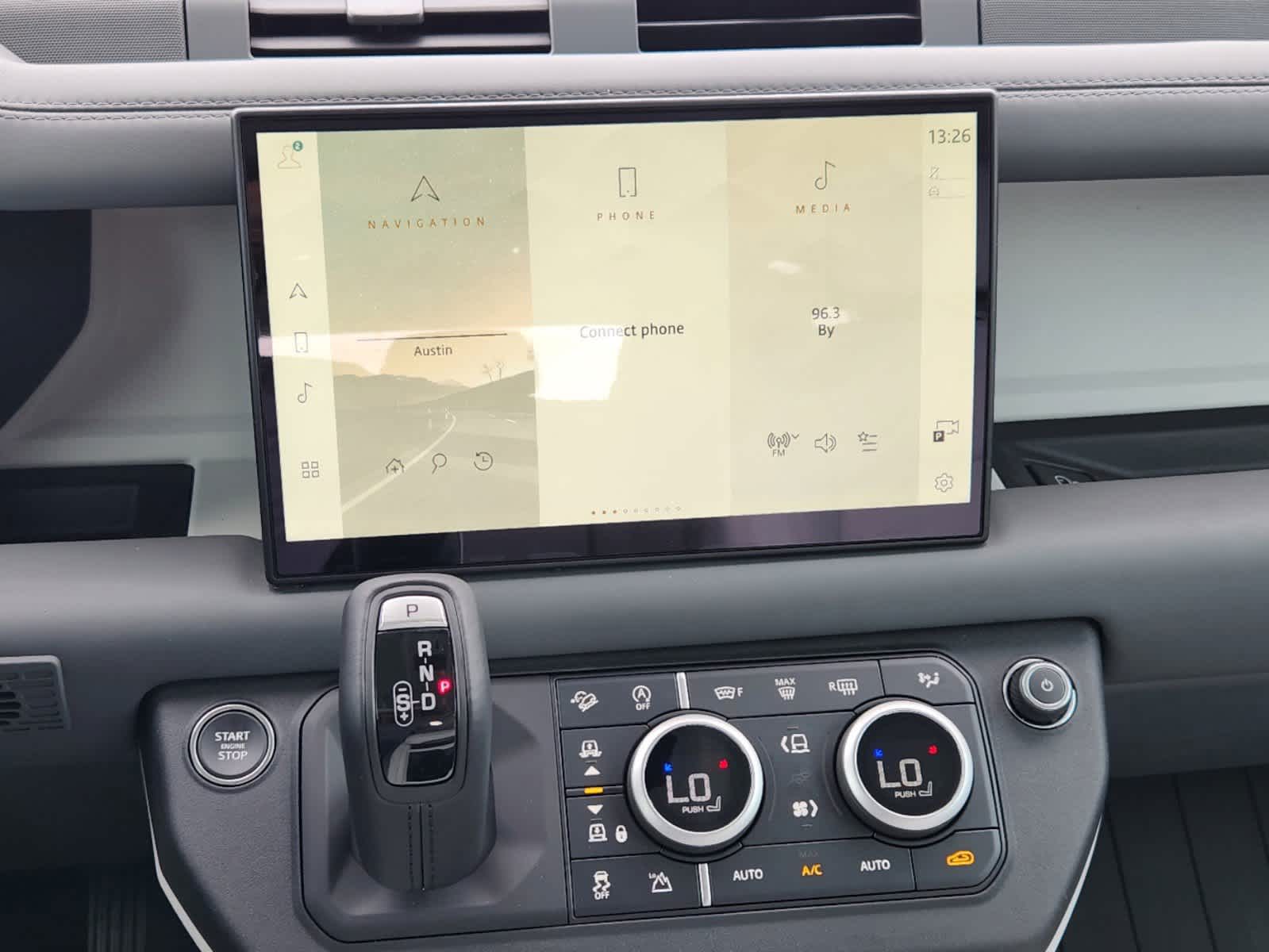 2025 Land Rover Defender 110 X-Dynamic SE photo 14