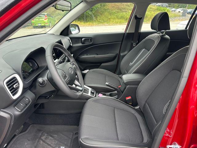 2025 Hyundai Venue Limited photo 3