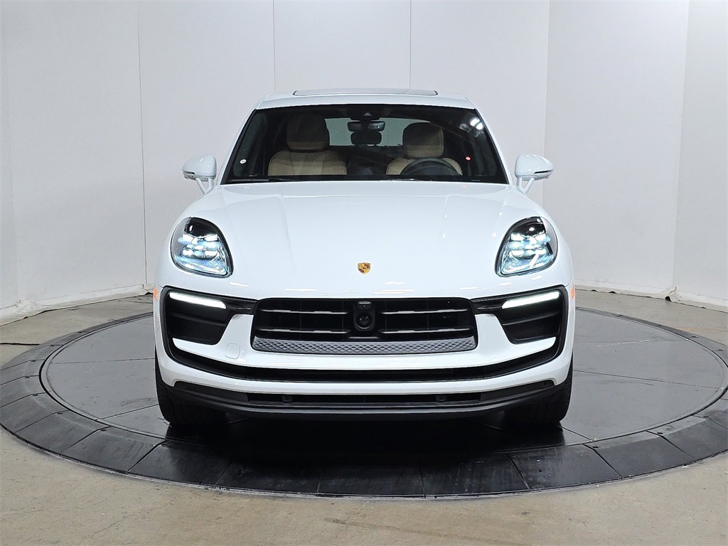 2026 Porsche Macan T photo 2