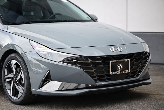 2022 Hyundai Elantra Limited photo 2
