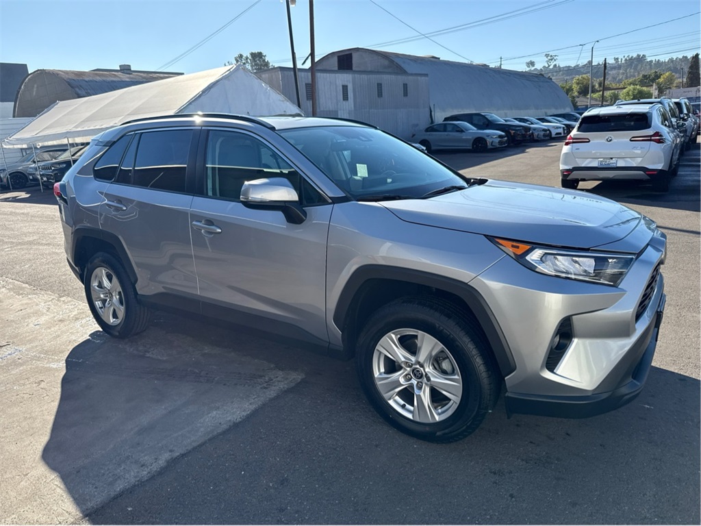 2021 Toyota RAV4 XLE's photo