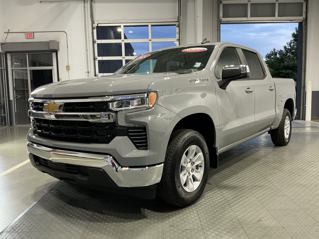 2024 Chevrolet Silverado 1500 LT photo 2