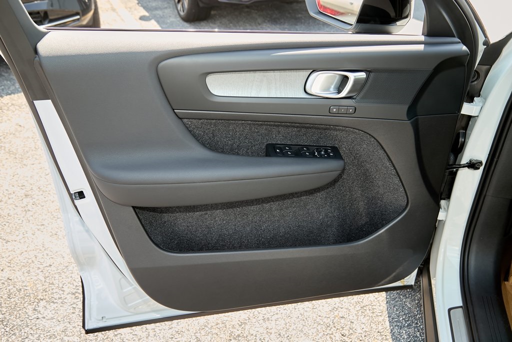 2026 VOLVO XC40 - Image 7