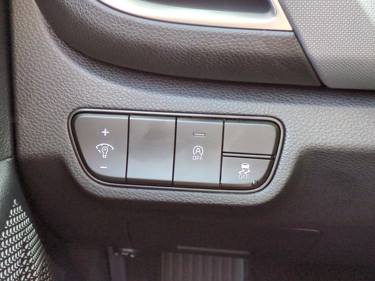 2025 Kia Seltos LX photo 16
