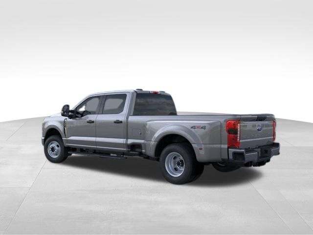 2026 Ford F-350 XLT photo 4