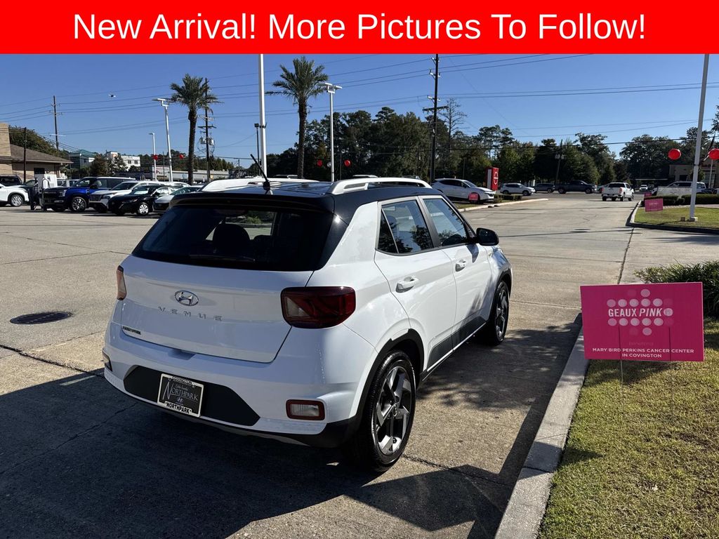 2025 Hyundai Venue Limited photo 3