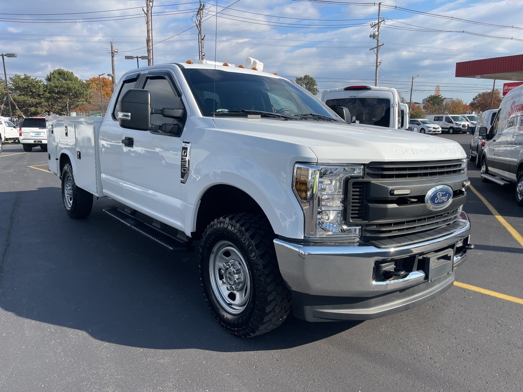 2019 Ford F-350 Super Duty Chassis Cab XL's photo