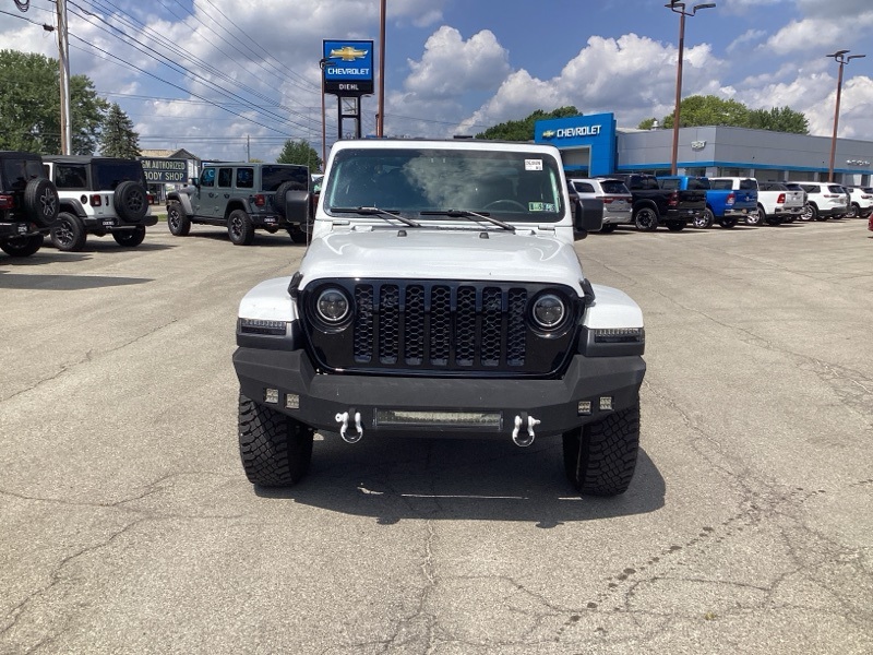 2021 Jeep Gladiator Willys photo 2
