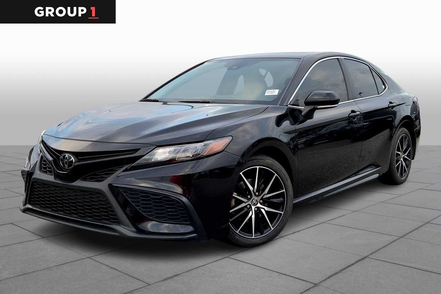 2023 Toyota Camry SE's photo