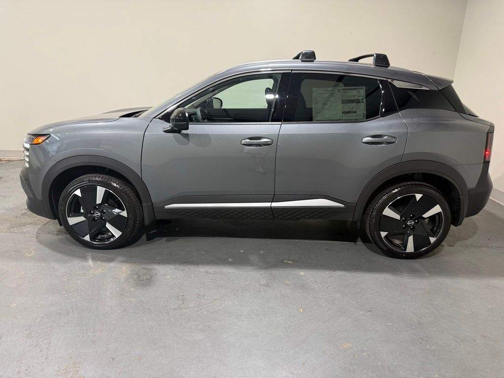 2026 Nissan Kicks SR photo 4