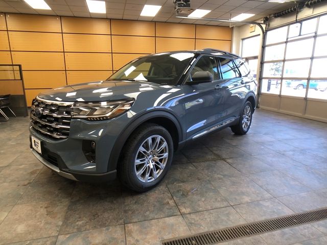 2025 Ford Explorer photo 4