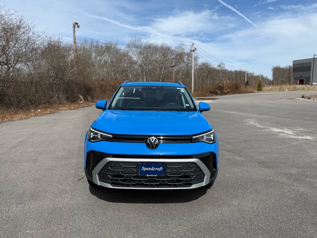 2025 Volkswagen Taos SE photo 2
