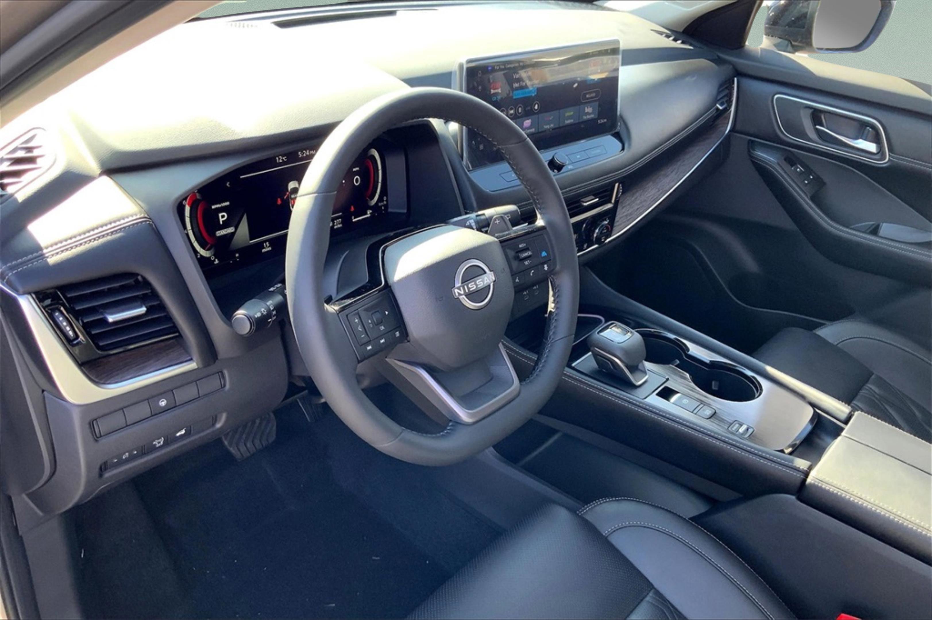 2025 Nissan Rogue Platinum photo 4