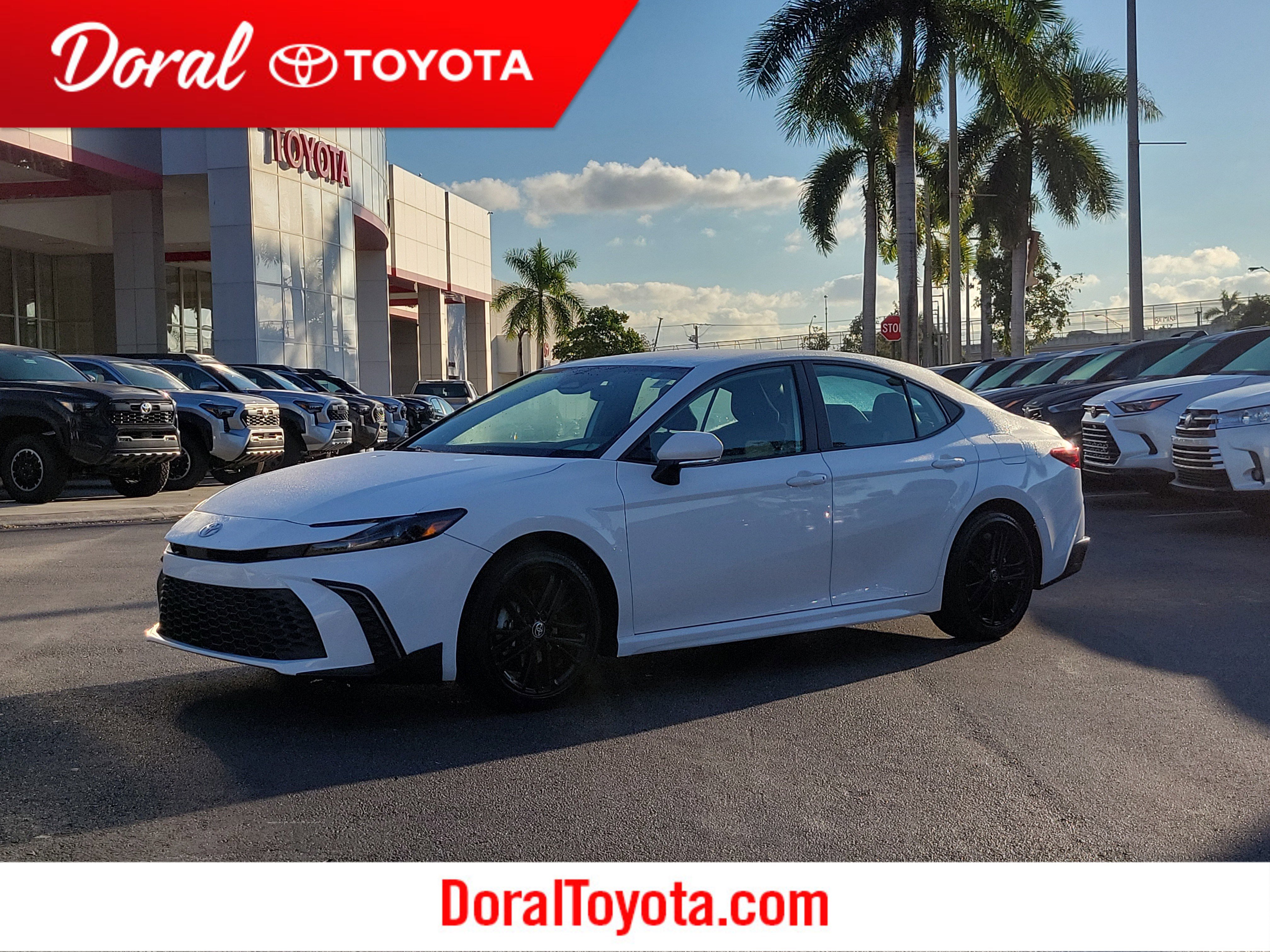 2025 Toyota Camry SE's photo