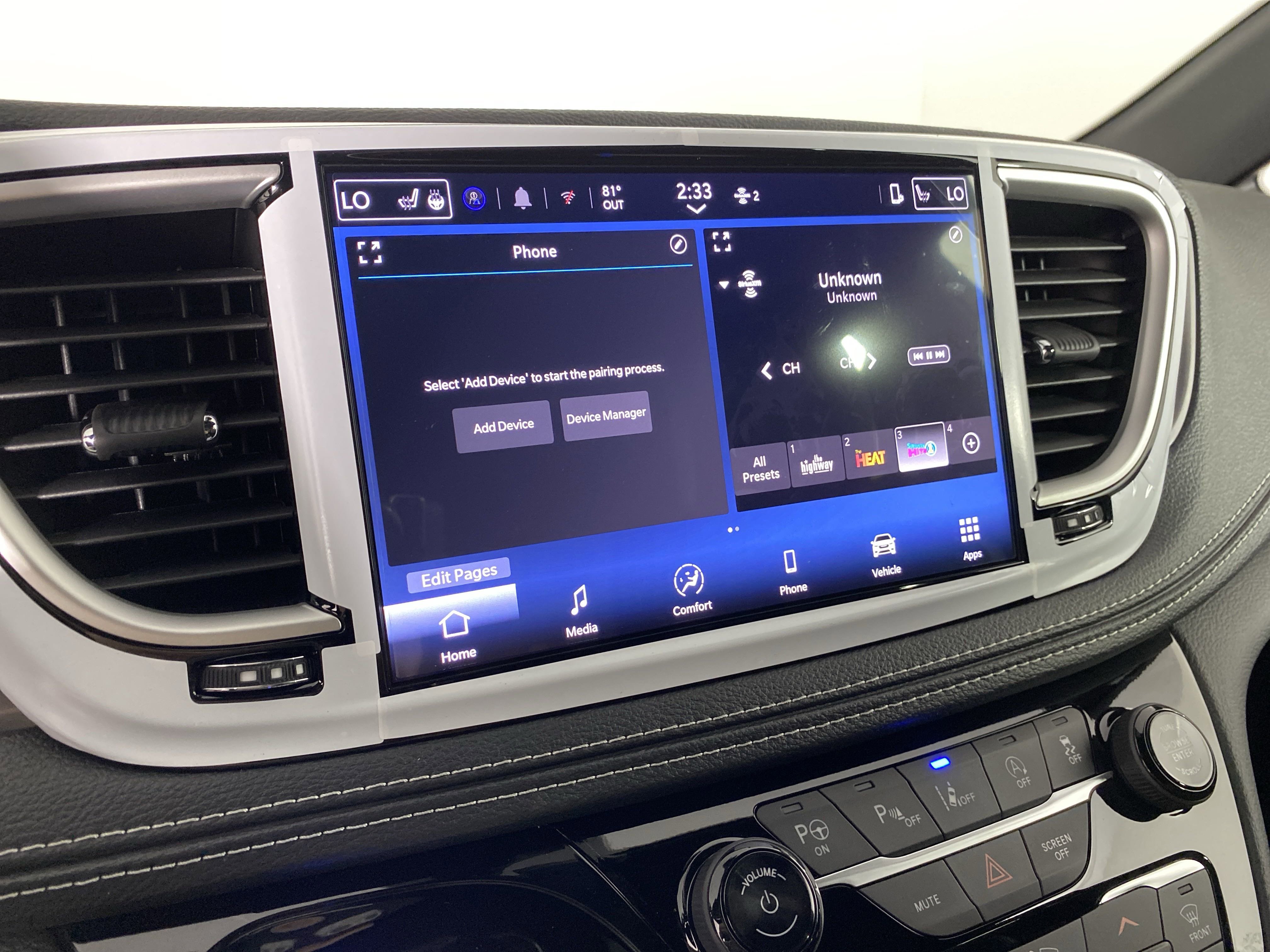 2025 Chrysler Pacifica photo 3