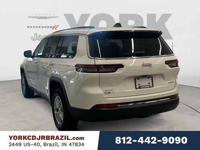 2025 Jeep Grand Cherokee Laredo photo 3