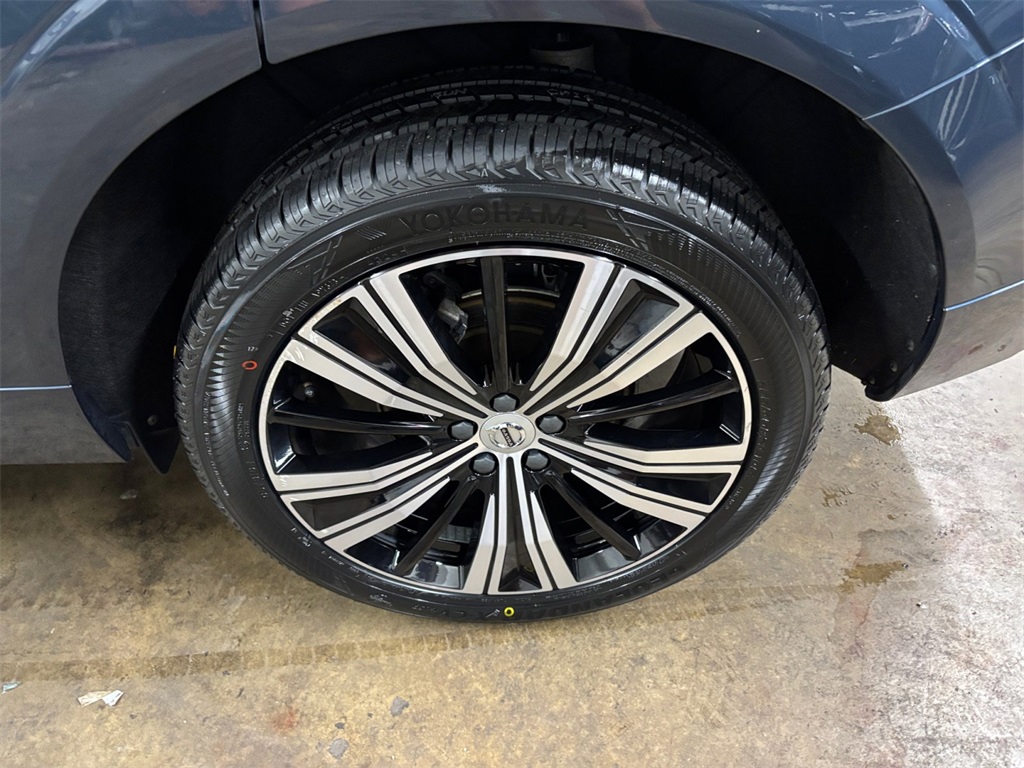 2023 Volvo XC60 B5 Plus photo 32
