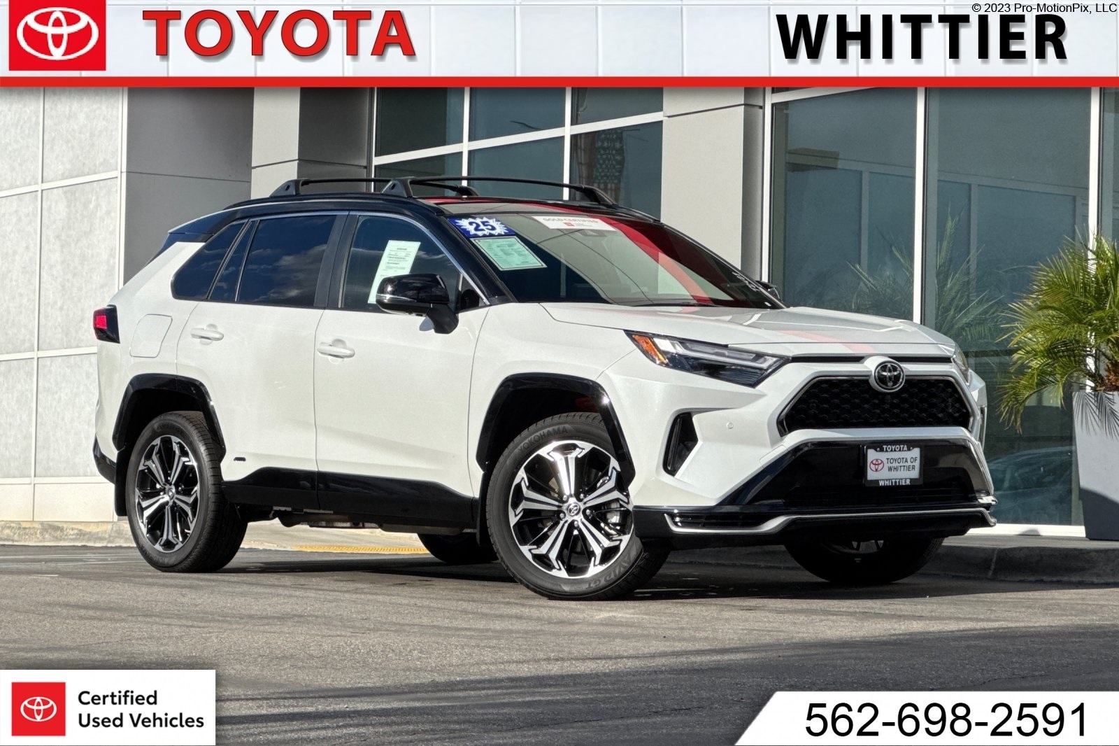 2025 Toyota RAV4 XSE's photo
