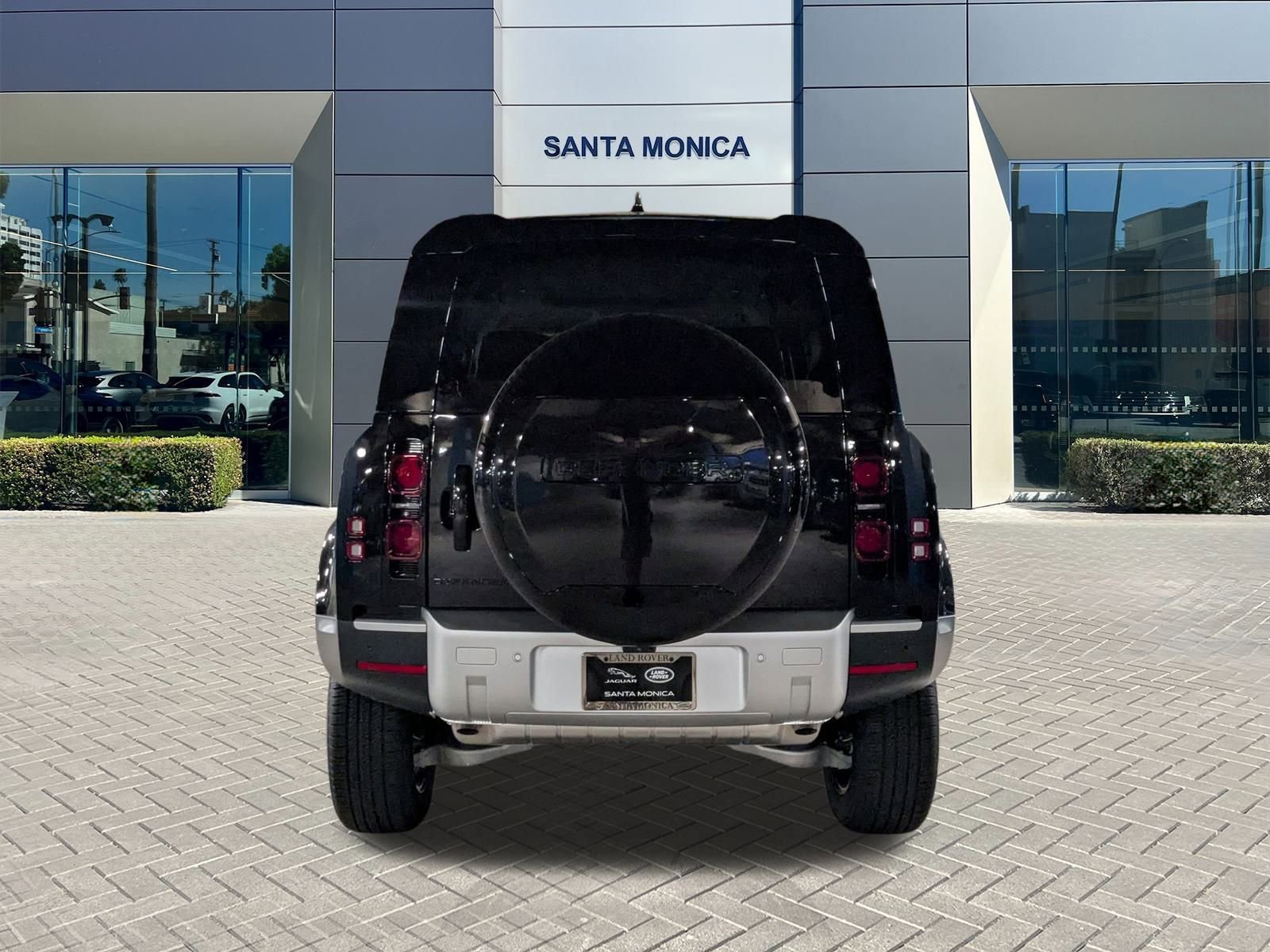 2025 Land Rover Defender 110 S photo 8
