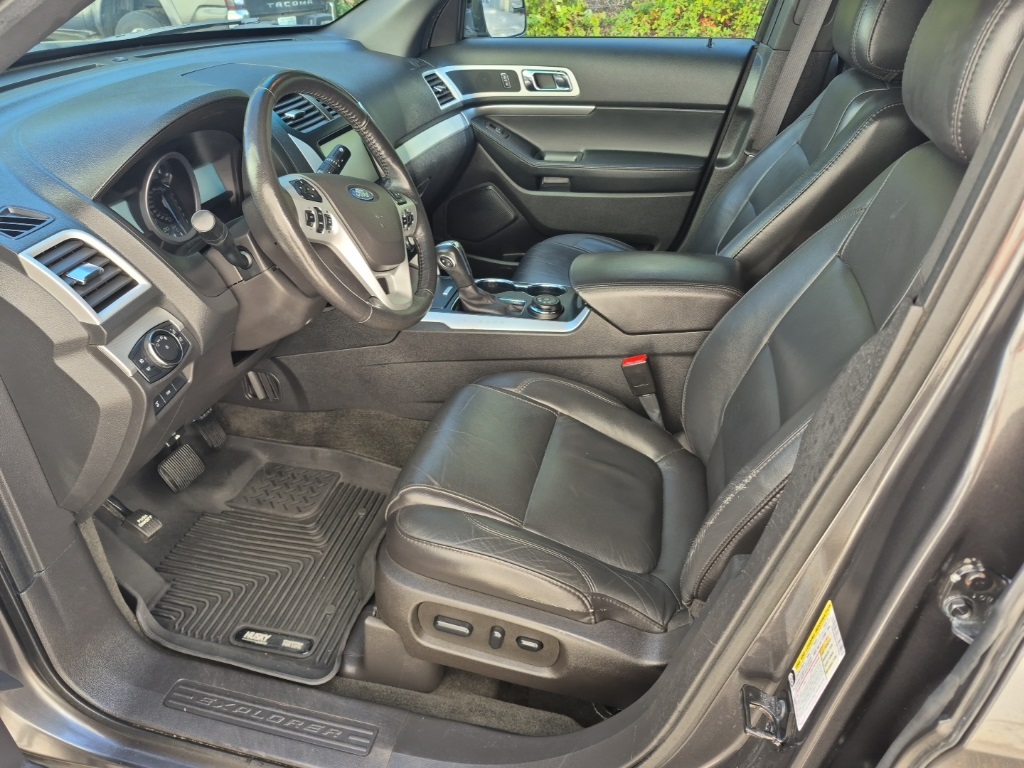 2015 Ford Explorer XLT photo 13
