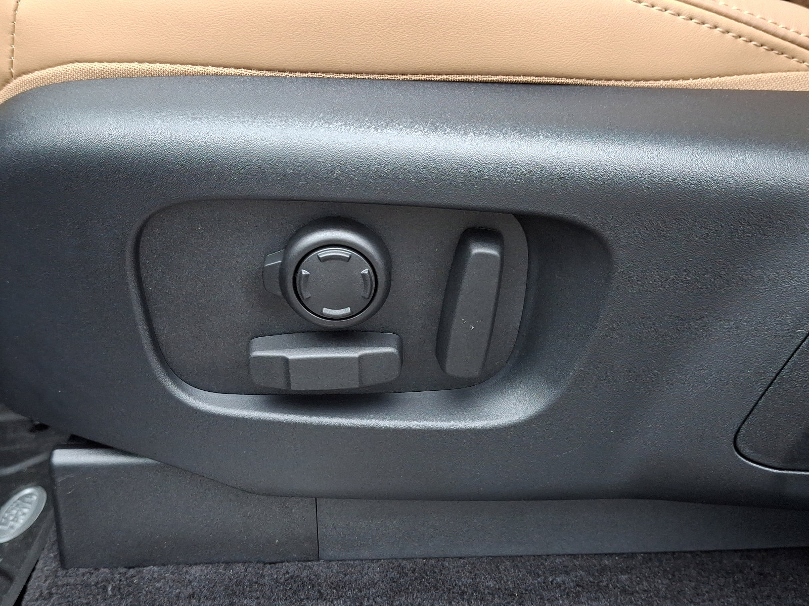 2025 Land Rover Discovery Metropolitan Edition photo 11