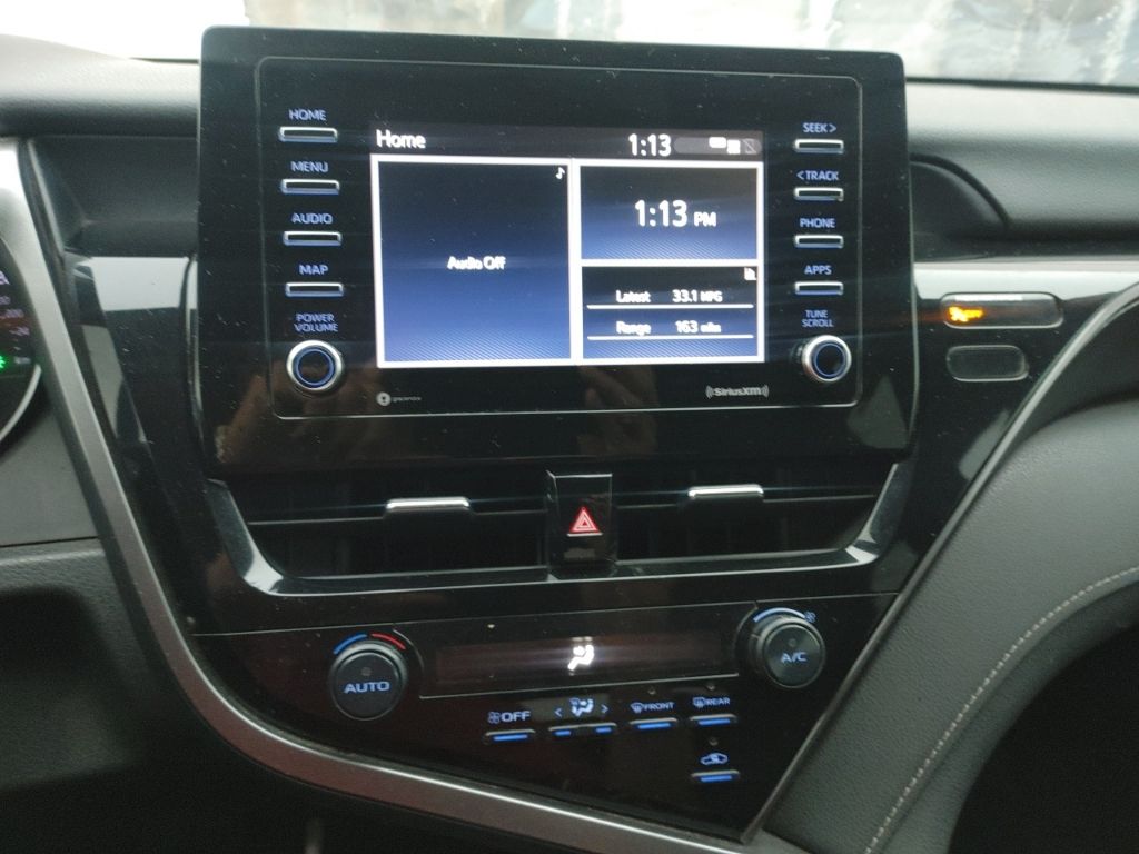 2021 Toyota Camry SE photo 17