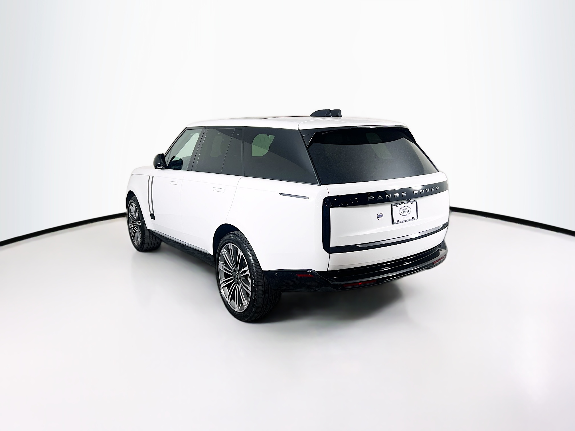 2025 Land Rover Range Rover SE photo 4