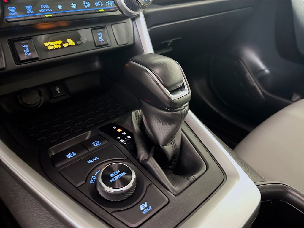 2022 Toyota RAV4 Hybrid XLE Premium photo 15