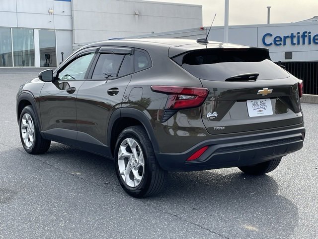 2024 Chevrolet Trax LS photo 2