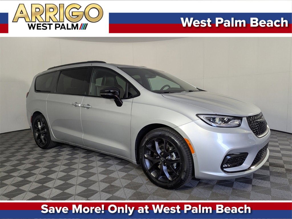 2026 Chrysler Pacifica Limited's photo