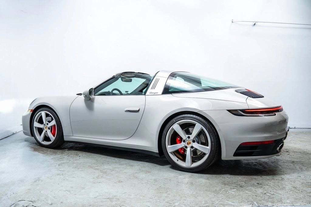 2024 Porsche 911 4S Targa 4 GTS photo 2