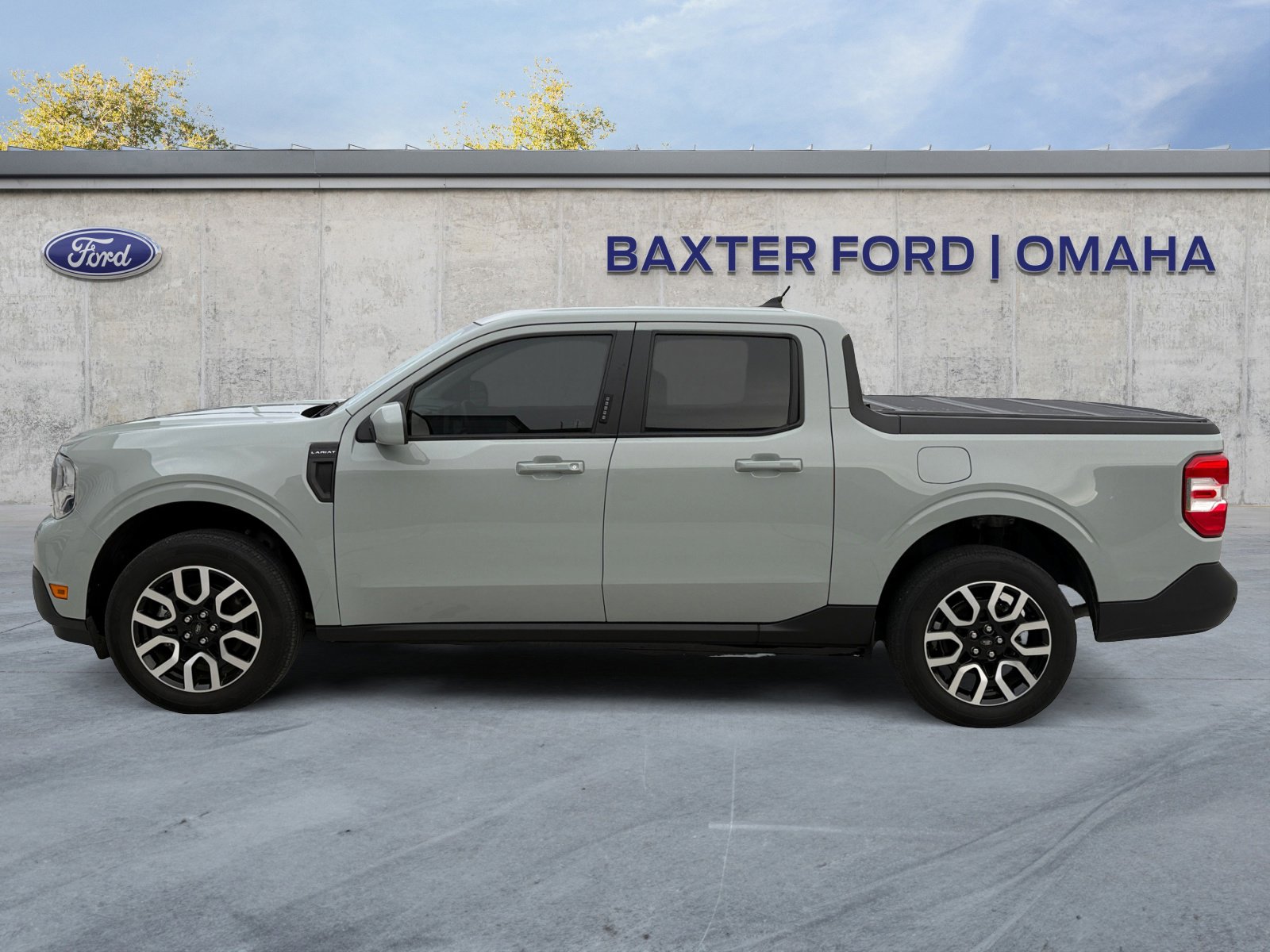 2023 Ford Maverick Lariat photo 2