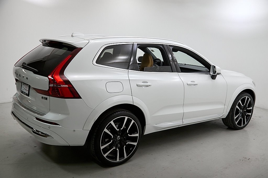 2023 VOLVO XC60 - Image 9
