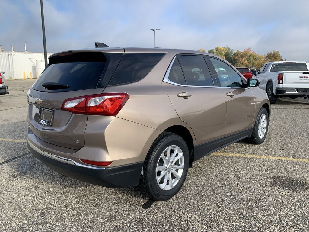 2018 Chevrolet Equinox LT photo 3