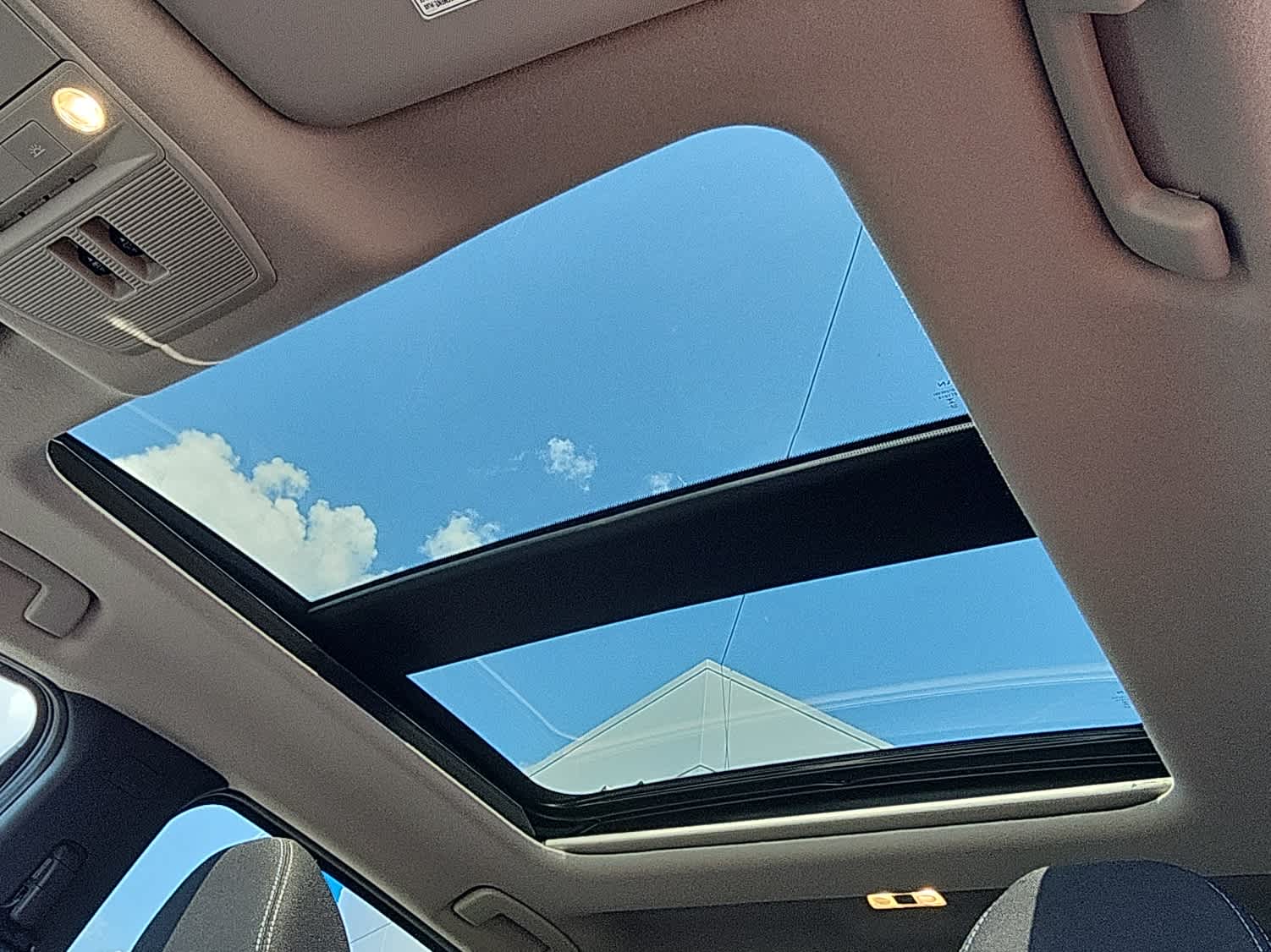 2025 Nissan Kicks SV photo 11