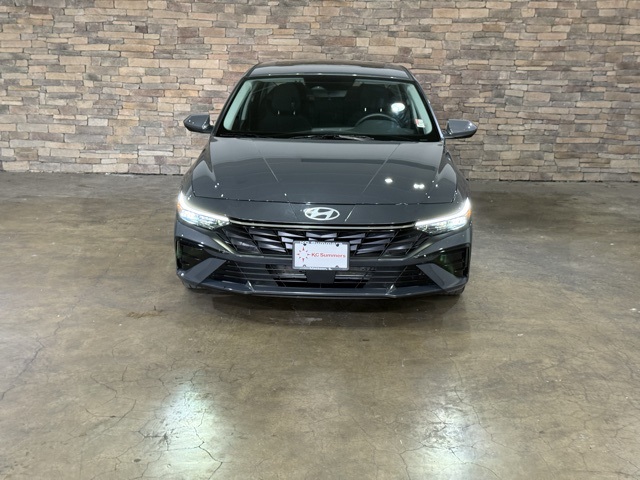 2025 Hyundai Elantra SEL Convenience photo 2