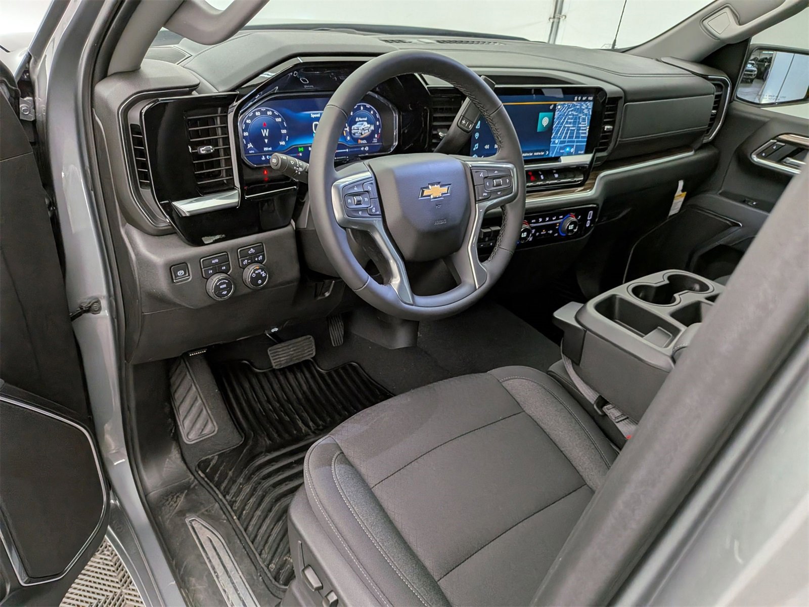 2025 Chevrolet Silverado 1500 LT photo 2