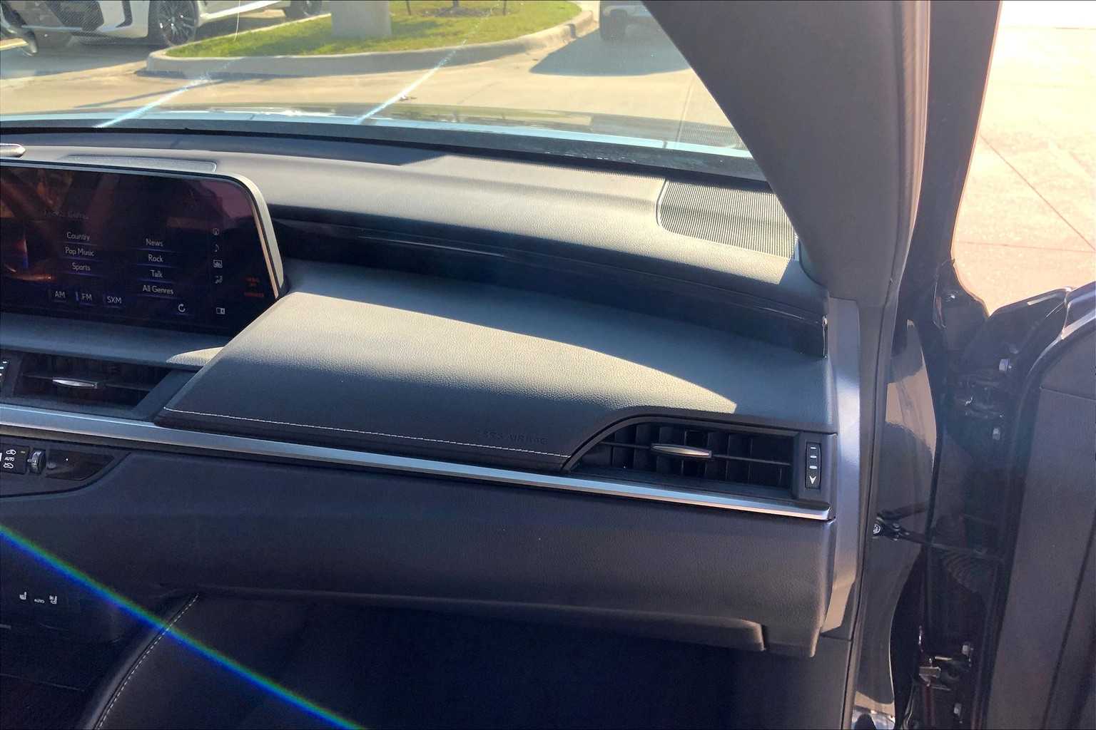 2019 Lexus ES Luxury photo 18