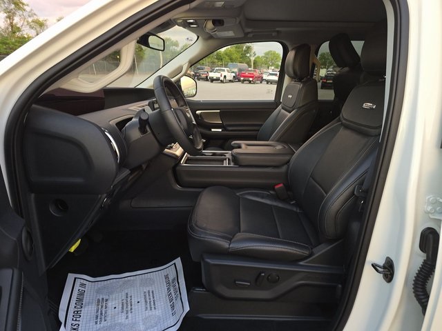 2025 Ford Expedition MAX Platinum photo 2