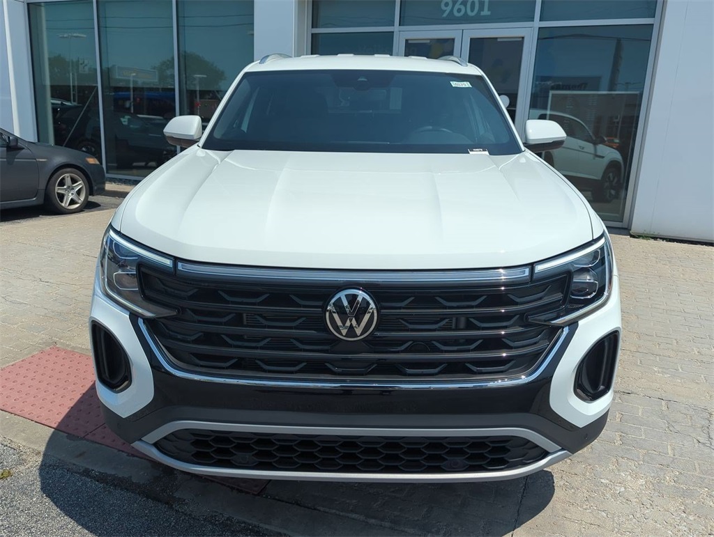 2025 Volkswagen Atlas Cross Sport SE Technology photo 3
