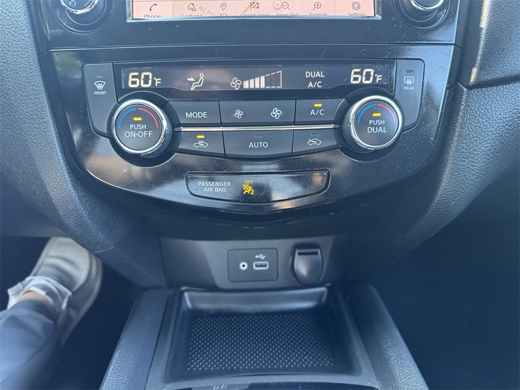 2018 Nissan Rogue SV photo 26