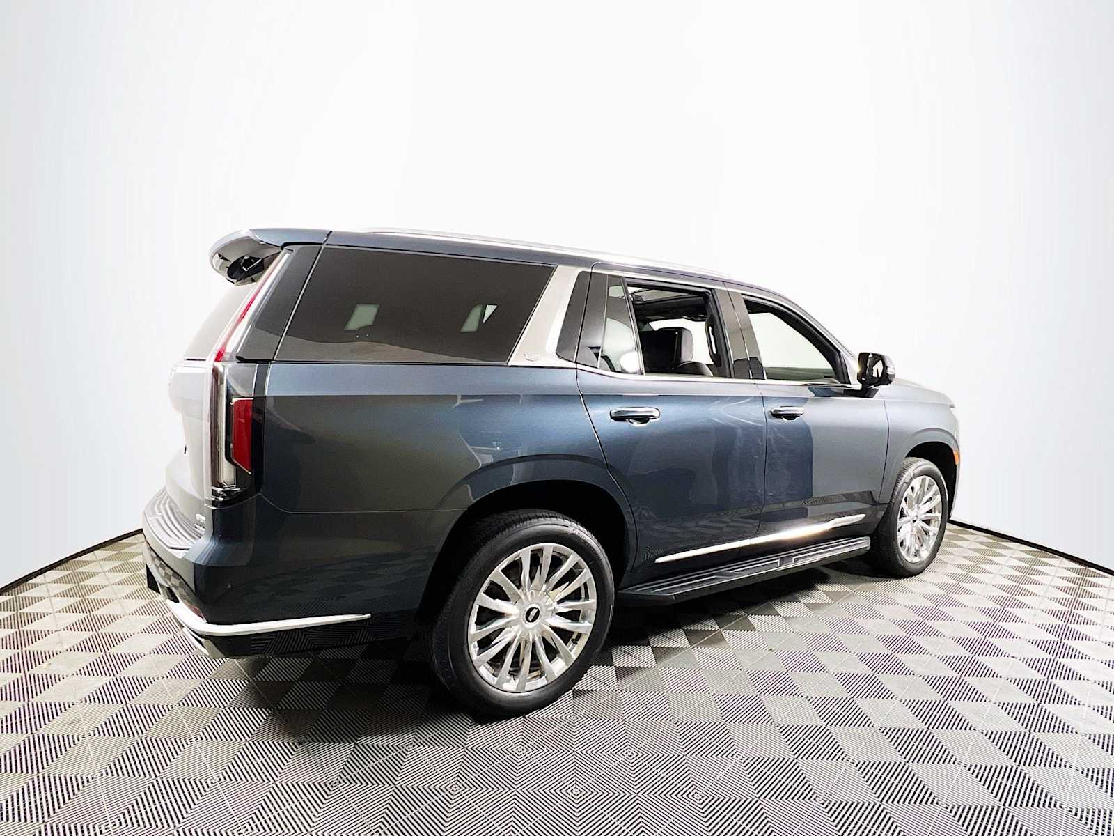 2021 Cadillac Escalade Premium Luxury photo 4