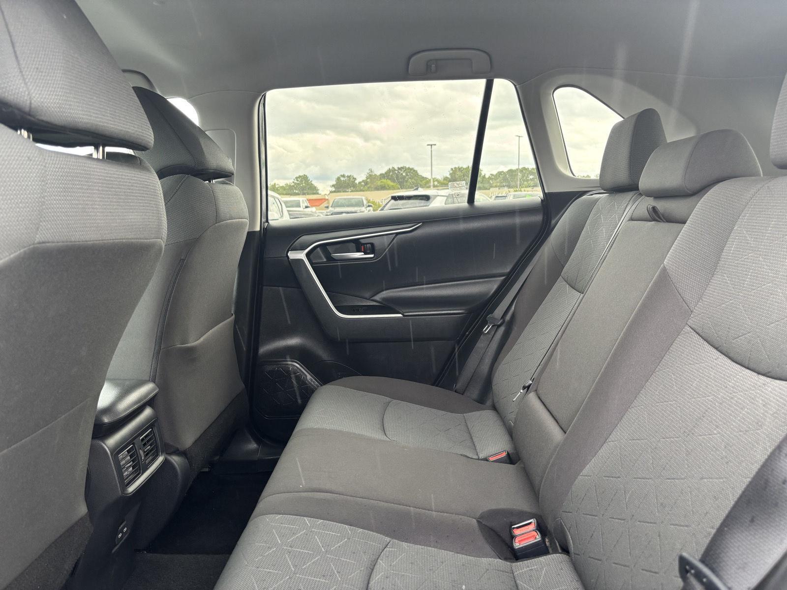 2023 Toyota RAV4 XLE photo 17