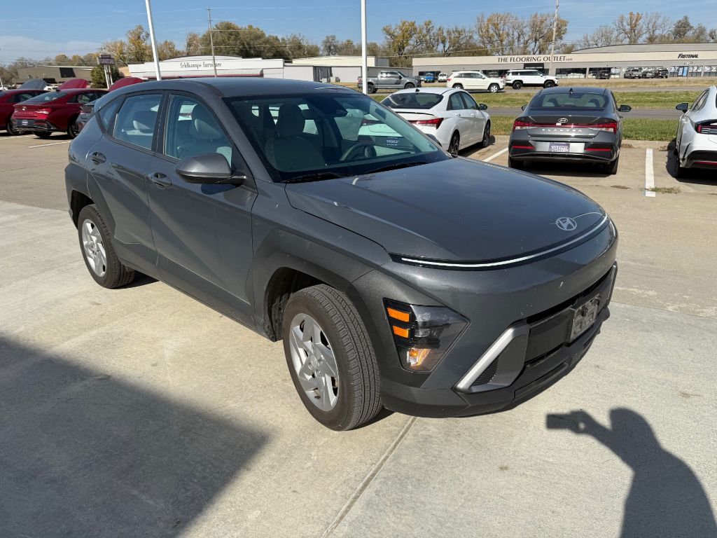 2024 Hyundai Kona SE photo 2