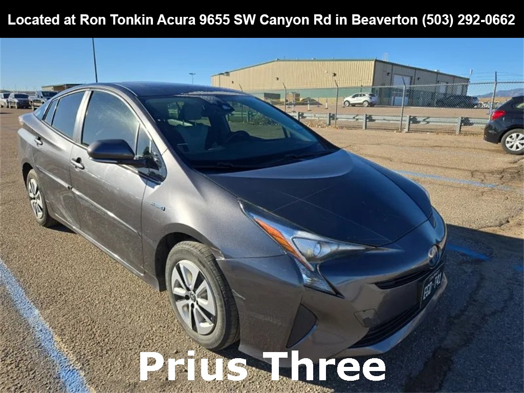 2017 Toyota Prius Three's photo