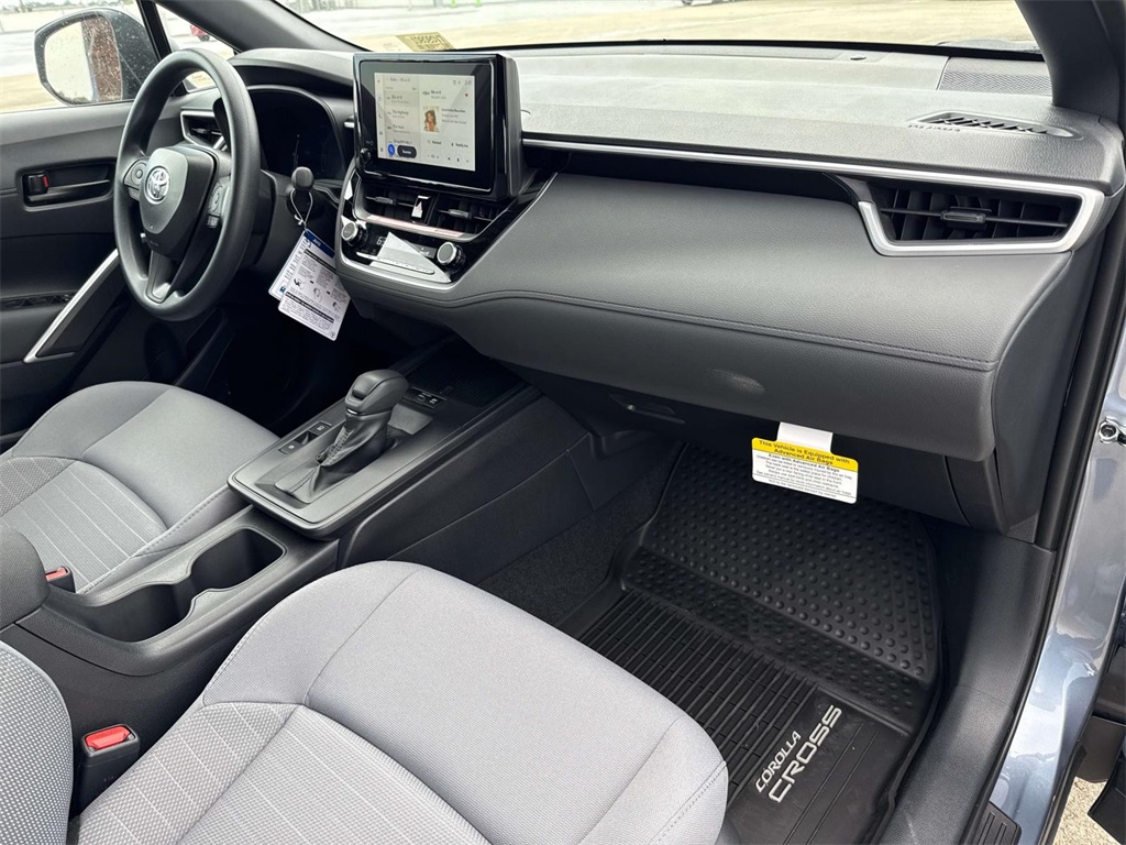 2026 Toyota Corolla Cross L photo 11