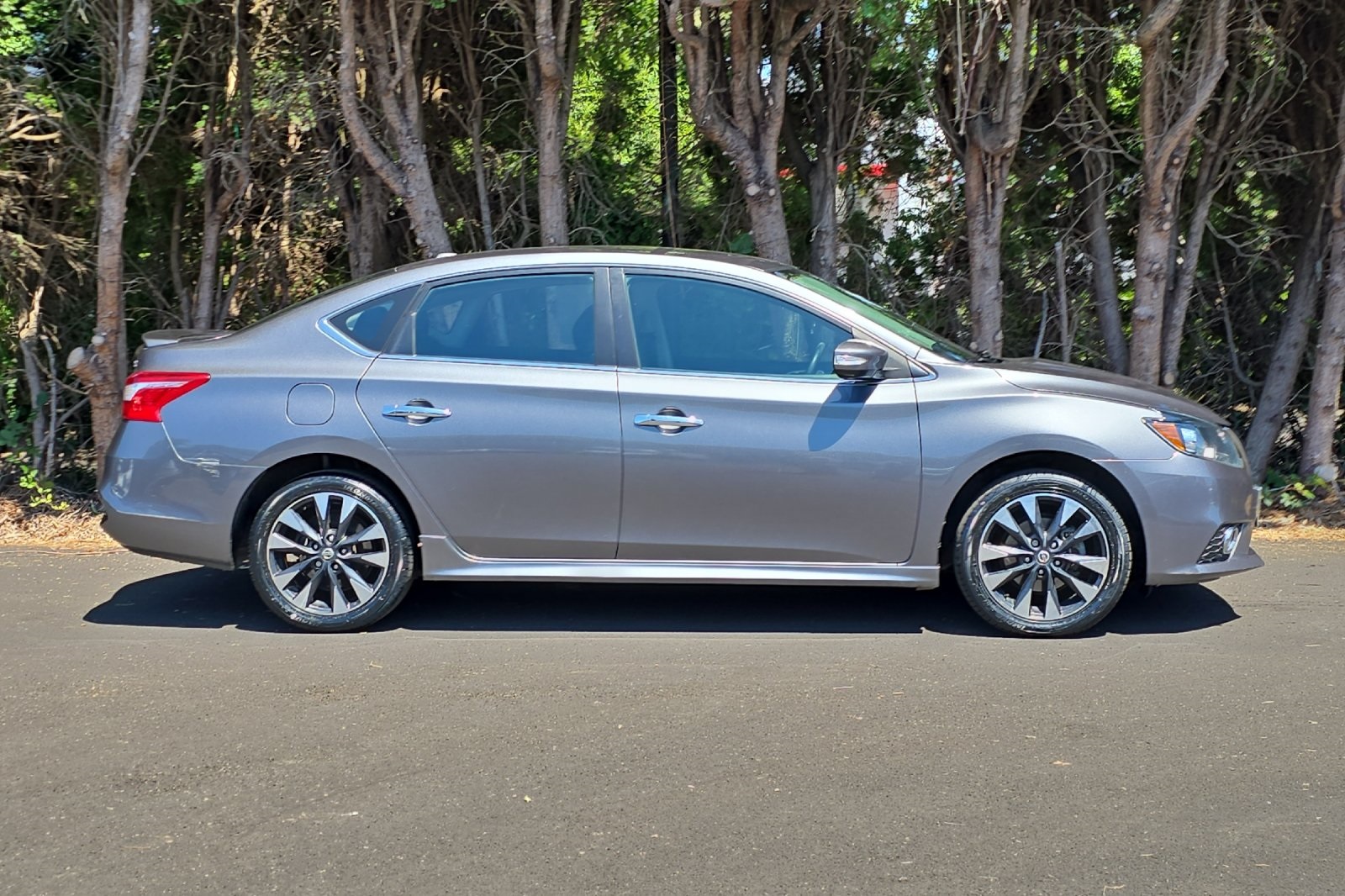 2019 Nissan Sentra SR photo 2